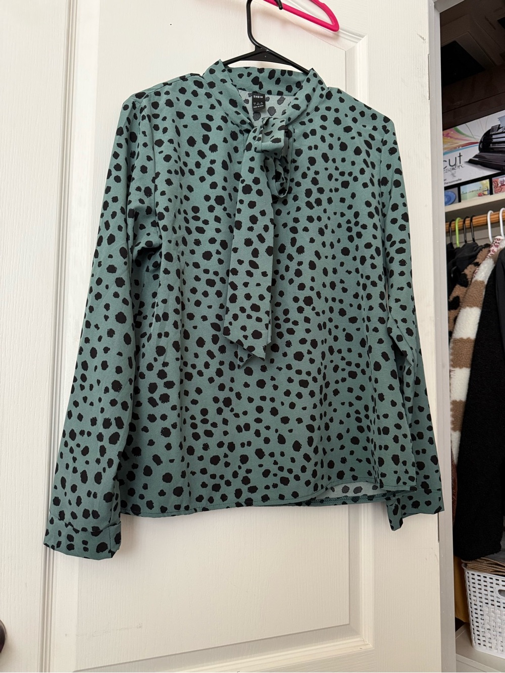 SHEIN Sage Green Print Tie-Neck Blouse